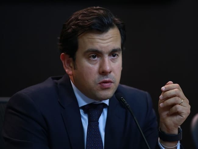 Rodrigo Lara renuncia a Cambio Radical y no volverá al Congreso en 2022