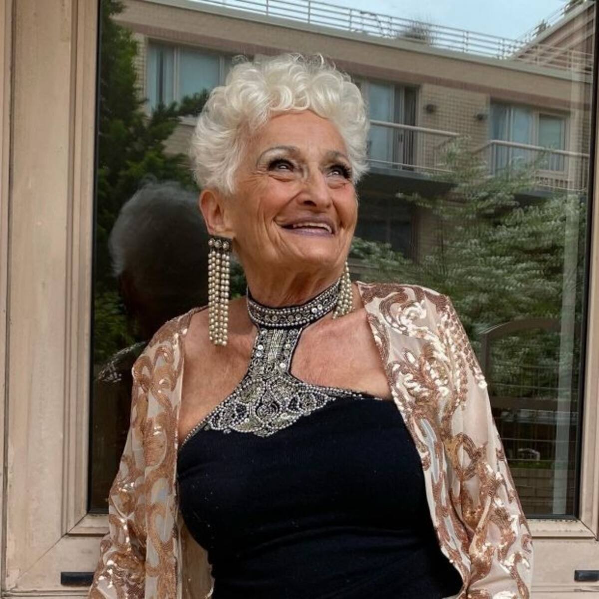 No es lo que diga la edad, es lo que sienta el cuerpo: abuela de 86 años creó cuenta de Tinder y está decidida a encontrar el amor