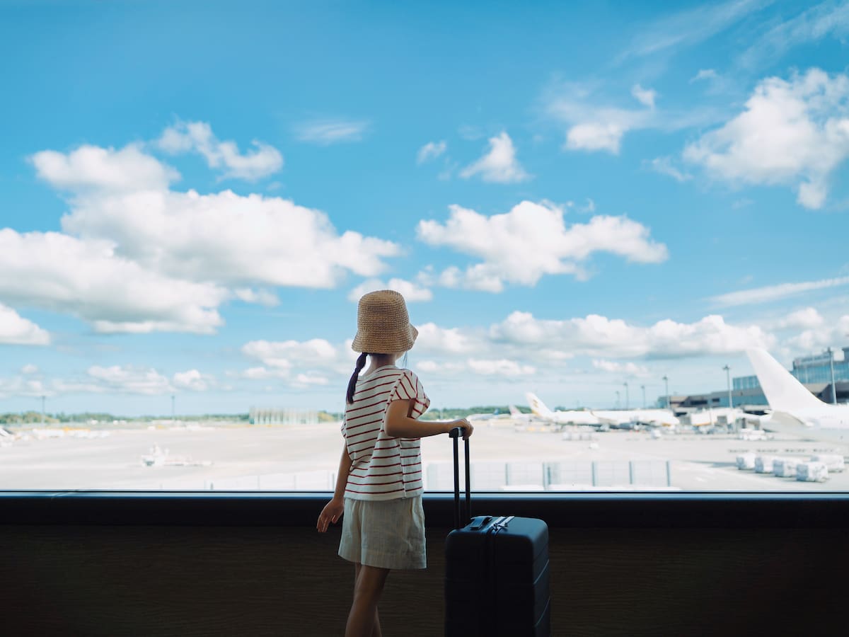 ¿Qué permisos necesitan los menores de edad para viajar dentro o fuera del país?