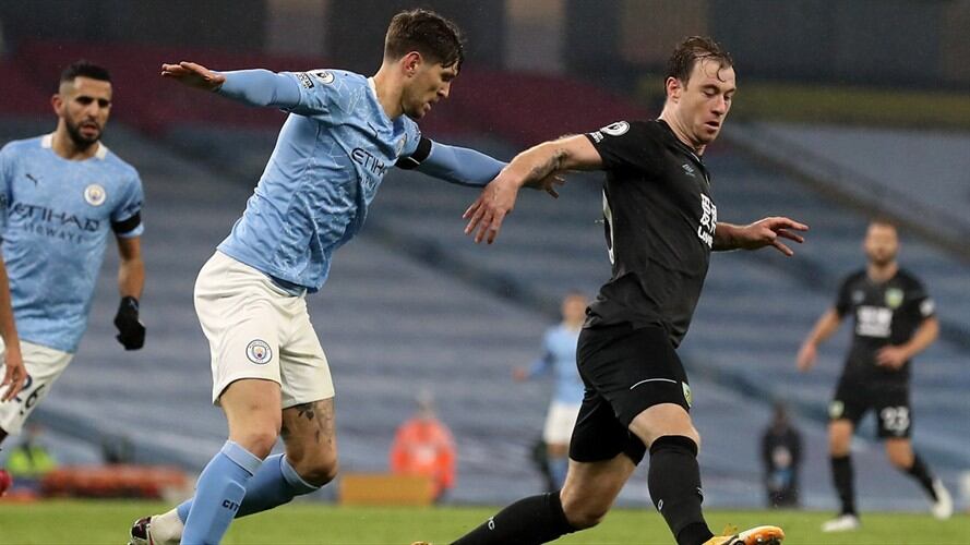 Con cuatro goles de Mahrez y uno de Torres, Manchester City se impuso 5 a 0 al Burnely, por la décima fecha de la Premier League.. Foto: Agencia AFP