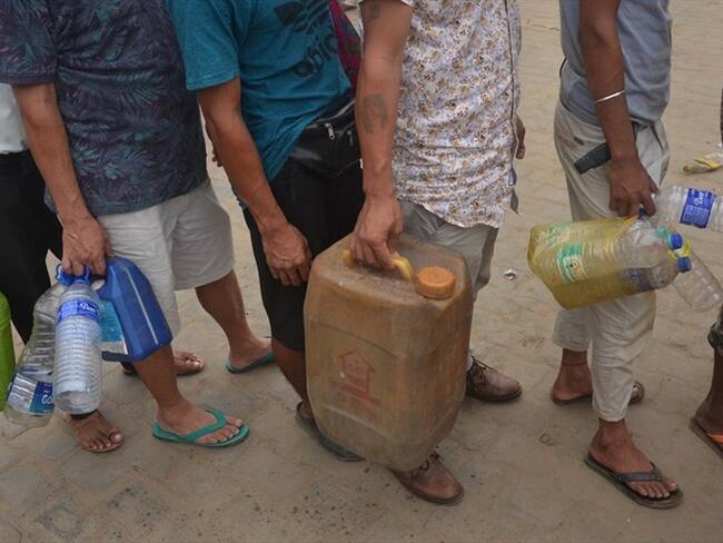 Se prohibió el expendio de combustibles y líquidos inflamables en lugares diferentes a las estaciones existentes, así como la comercialización en recipientes distintos al tanque de los automotores. Foto: Getty Images