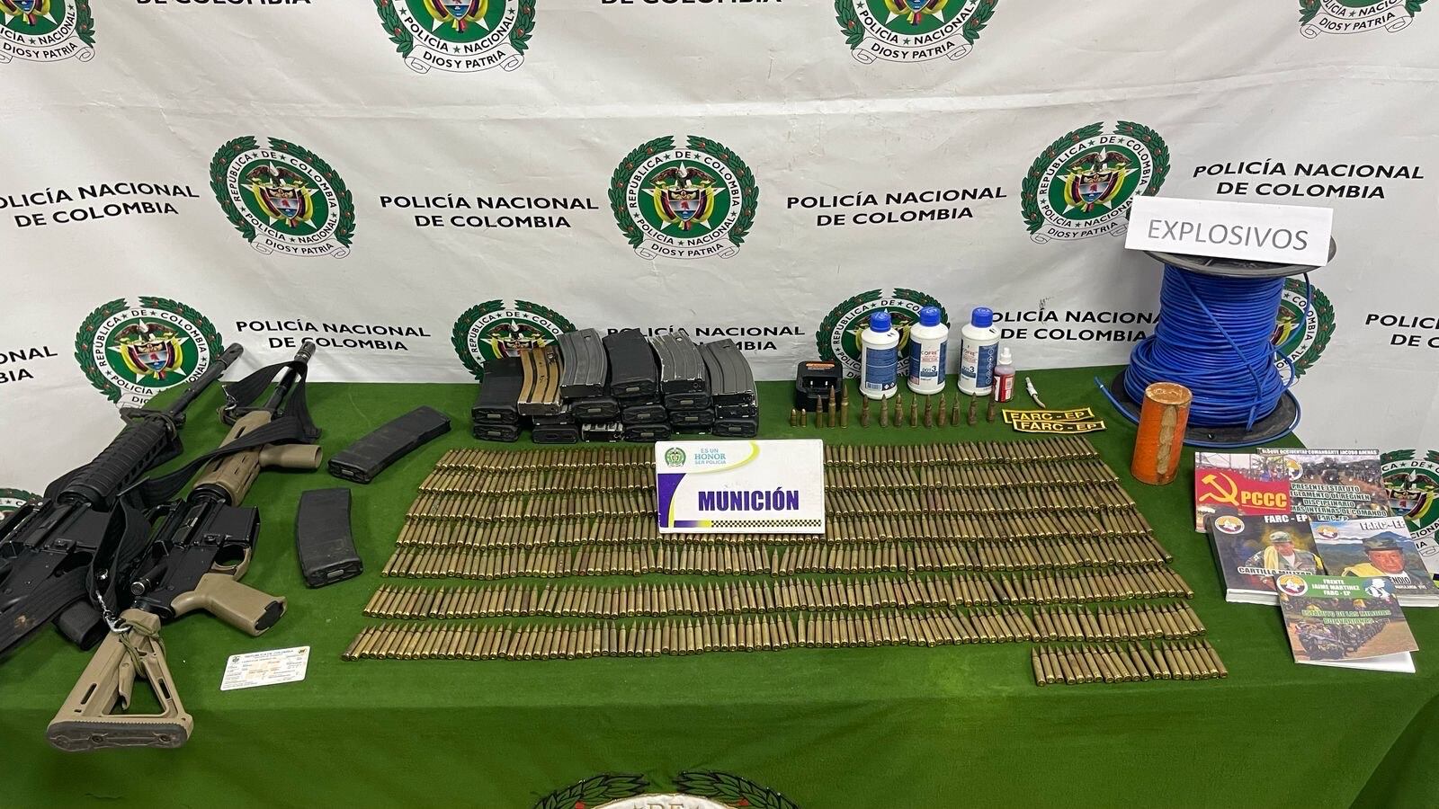 Armamento entregado por pareja en Palmira, Valle del Cauca. Foto: Policía Nacional