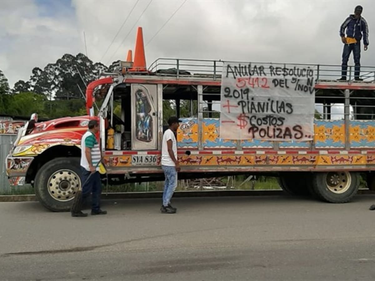 Conductores de ‘chivas’ también protestaron en Cauca