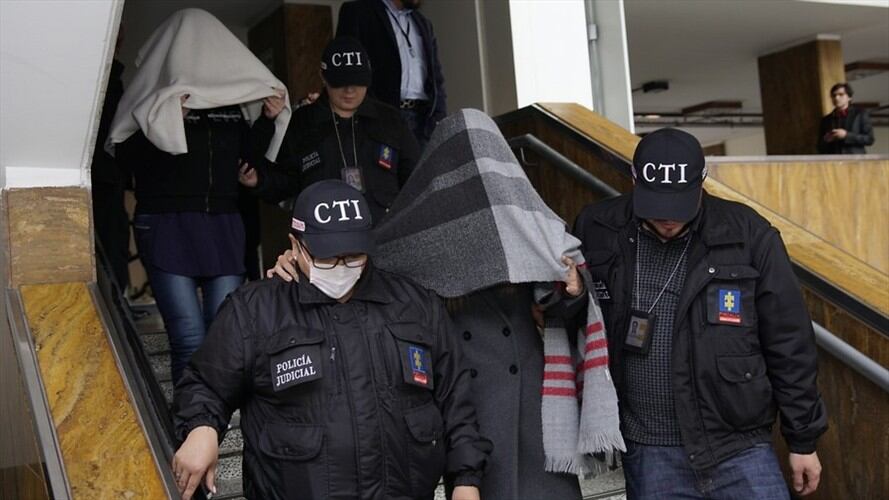 Ana Yibe Gómez y Hernán Darío Herrera, funcionarios del Invima que colaboran hoy con la Fiscalía General, denuncian que son víctimas de amenazas. Foto: Colprensa