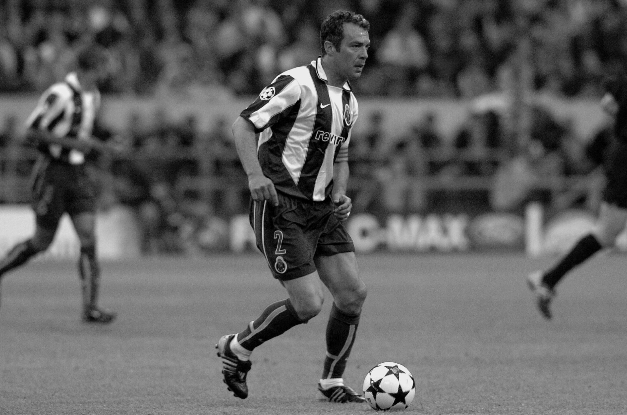 Jorge Costa durante un encuentro con el FC Porto en la UEFA Champions League 2004. FOTO: Eddy LEMAISTRE/Corbis via Getty Images