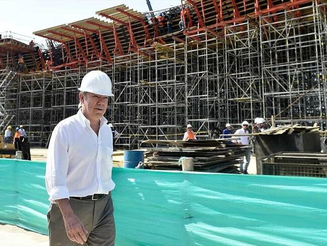 Presidente Santos inspecciona los avances en las obras del Puente Pumarejo. Foto: