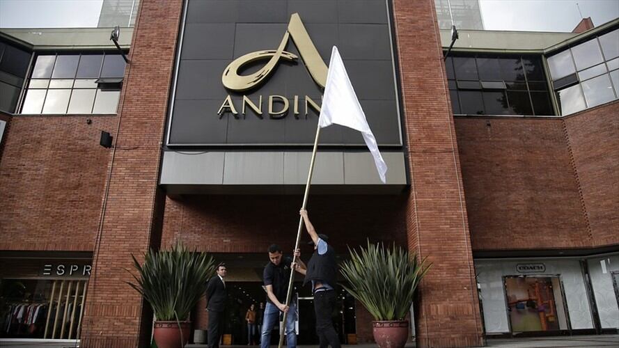 César Andrés Barrera Téllez y Cristian Santiago Sandoval Moreno son investigados por el atentado al centro comercial Andino. Foto: