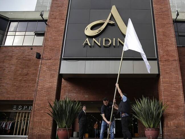 César Andrés Barrera Téllez y Cristian Santiago Sandoval Moreno son investigados por el atentado al centro comercial Andino. Foto: