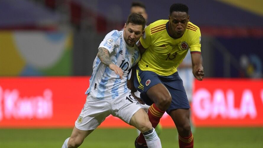 Lionel Messi y Yerry Mina en las semifinales de la Copa América. Foto: Pedro Vilela/Getty Images
