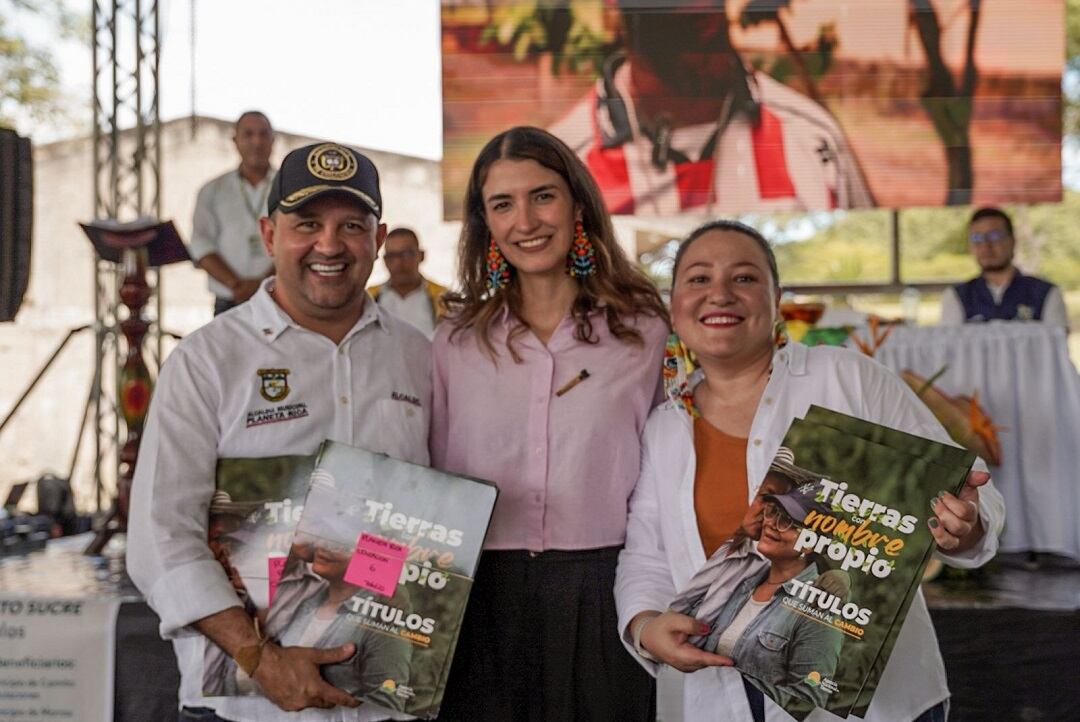 Inversión en Sucre y Córdoba: 210 predios formalizados benefician a escuelas, la salud y el deporte.