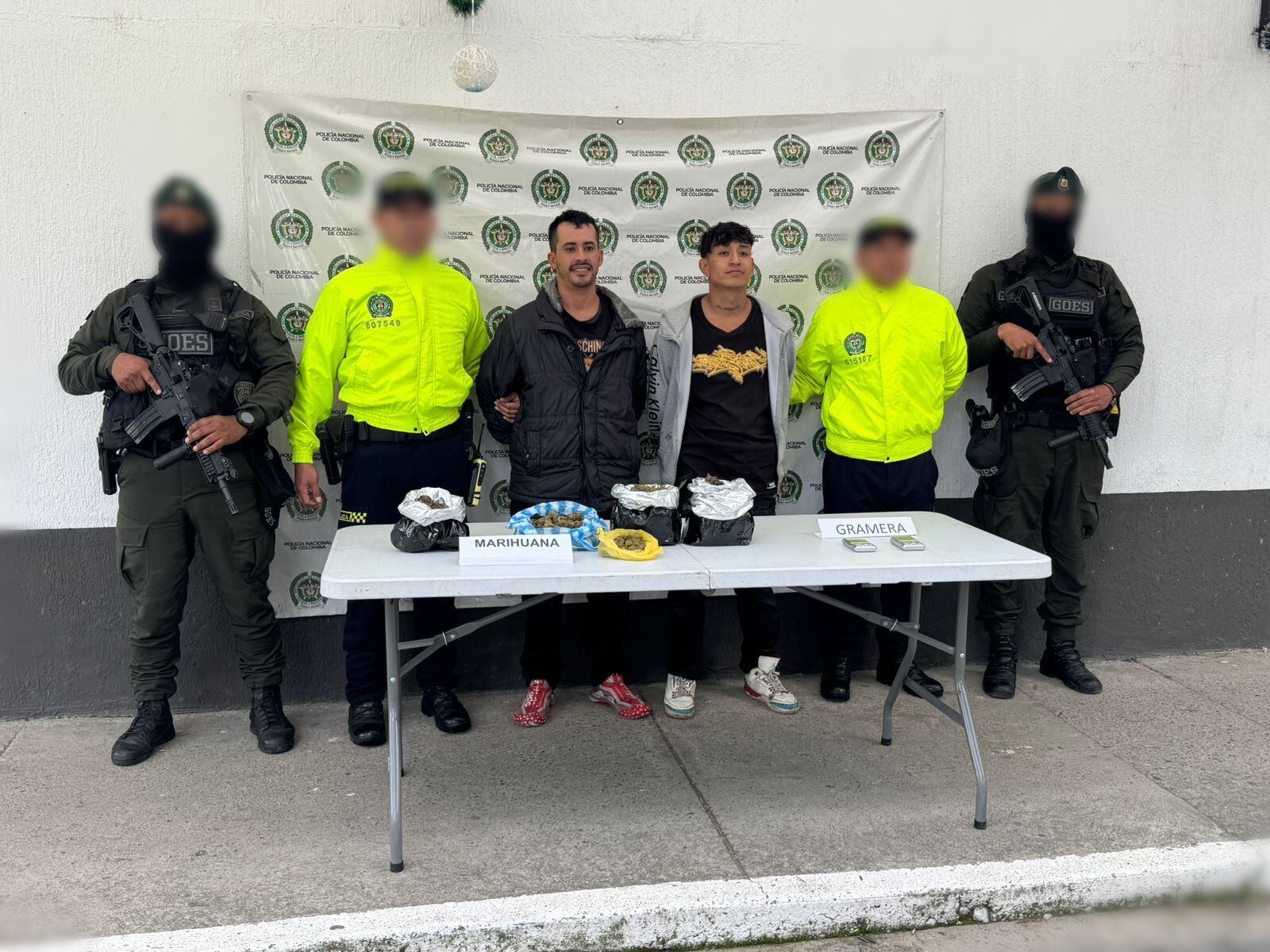 Alias ‘Antony’ o ‘El Pastuso’ y alias ‘Montalvo’, capturados en Popayán. Crédito: Policía Nacional.