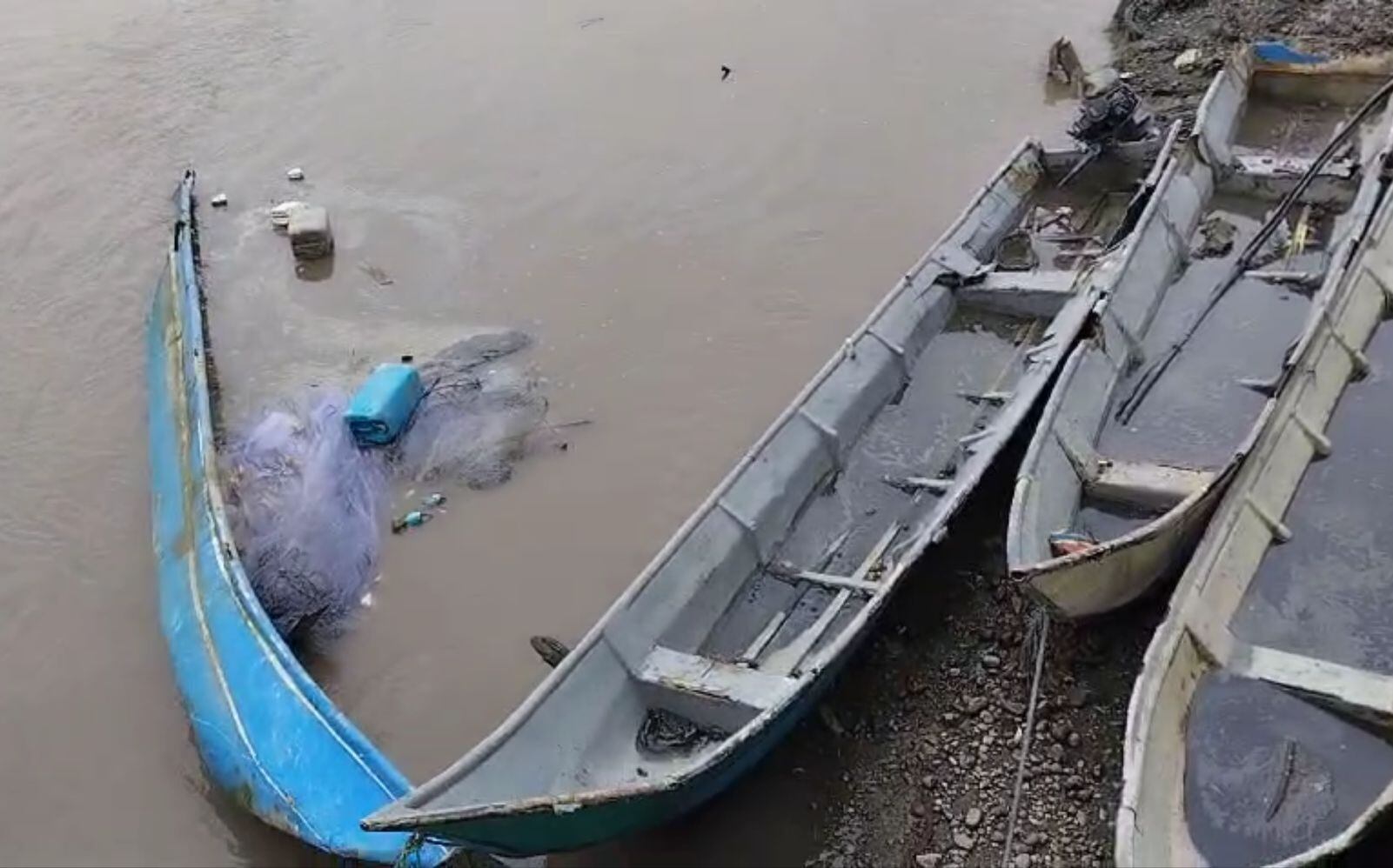Una lancha fue utilizada para lanzar explosivos improvisados. Crédito: Red de Apoyo Cauca.
