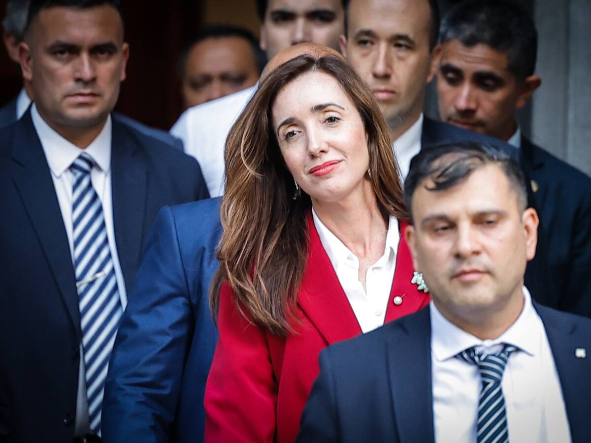 La vicepresidenta electa argentina llega al Senado para reunirse con Cristina Fernández