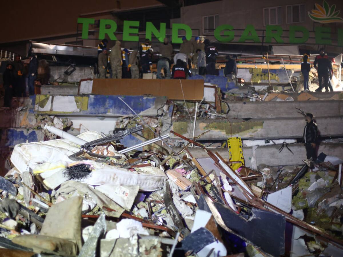 Ascienden a 6.000 los fallecidos en Turquía y Siria tras devastadores terremotos