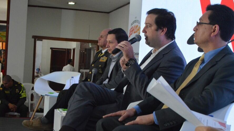 Foro W anticontrabando. Foto: La Wcon Julio Sánchez Cristo