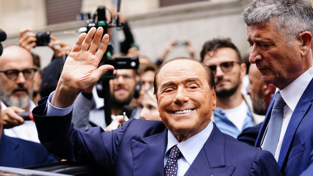 Jamás haría ver a Silvio Berlusconi como un héroe, solo conté la realidad: biógrafo