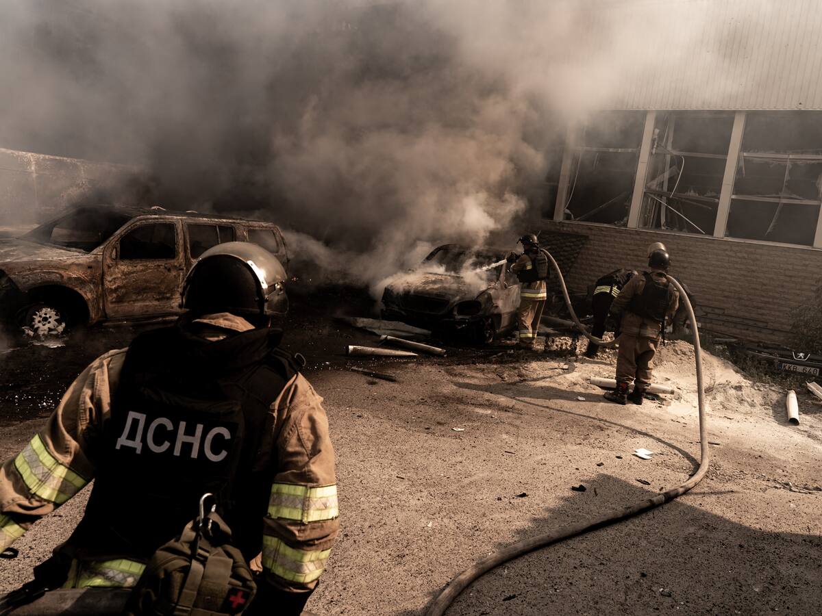 Al menos dos muertos y 27 heridos en ataque ruso a una zona comercial de Donetsk