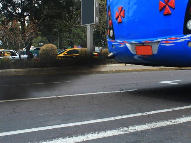 Lanzan piloto para que la ciudadanía pueda reportar “Vehículos chimenea". Foto: Getty Images