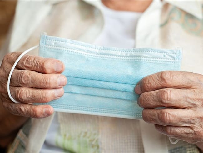 Abuelita 'volvió' de la muerte tras contraer Coronavirus. Foto: Getty Images