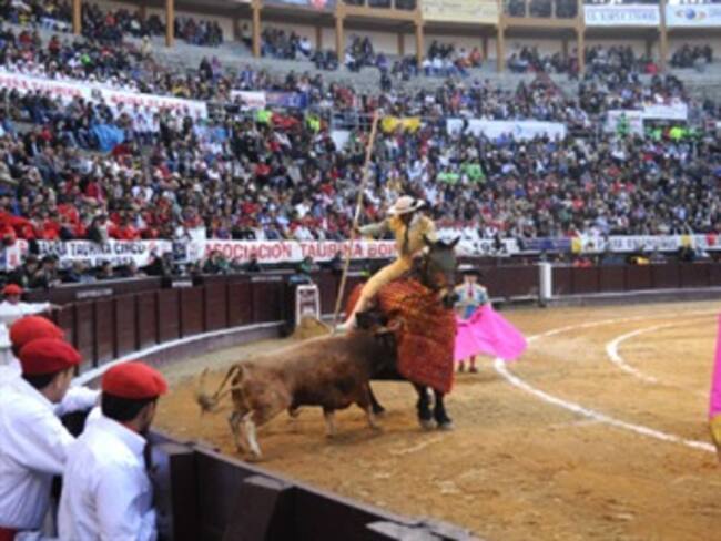 14 mil tutelas se han puesto contra el alcalde Petro por prohibir los toros en La Santamaría
