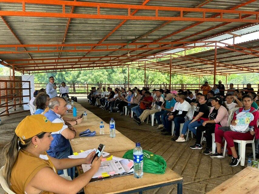 Reunión de entrega de hectáreas. Foto: ANT Colprensa. 