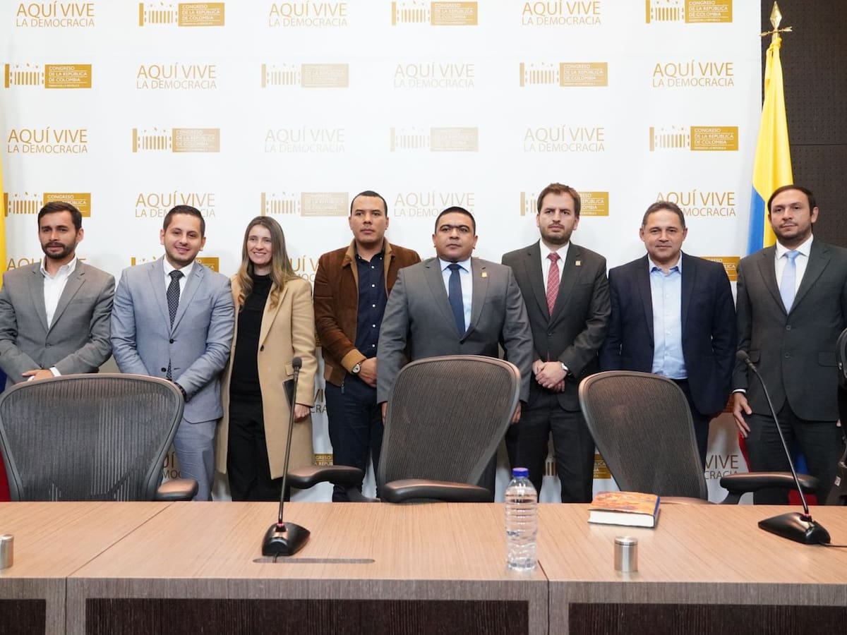 Centro Democrático alerta sobre la futura reforma a la salud: “no puede decrecer”