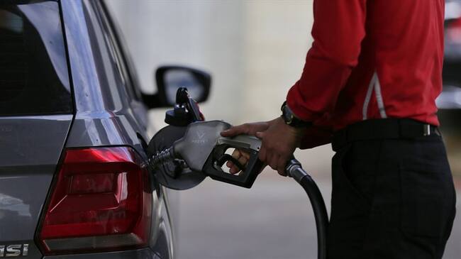 Alcaldía propone aumentar la sobretasa a la gasolina y otros impuestos. Foto: Colprensa