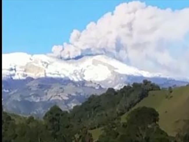 Volcán Nevado del Ruiz ha generado 3 emisiones de ceniza en las últimas horas