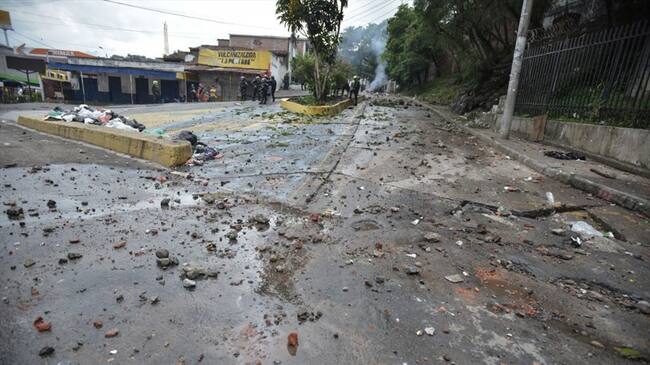 Ejército ha removido más de 10 toneladas de escombros en vías de Cali que dejan algunas movilizaciones. Foto: Getty Images
