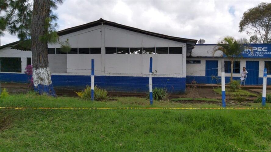 Además del homicidio de un guardián y el intento de asesinato de otro, se han registrado dos ataques con explosivos contra la Escuela del Inpec . Foto: Bomberos