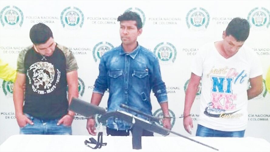 Jhon Alberto Muñoz Cobo, de 34 años de edad, fue capturado en flagrancia con un fusil de uso privativo de las Fuerzas Armadas en Popayán. Foto: Policía Nacional