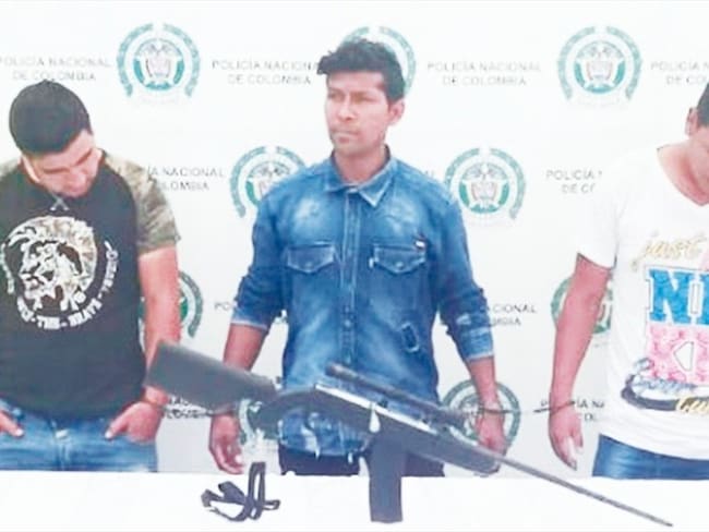 Jhon Alberto Muñoz Cobo, de 34 años de edad, fue capturado en flagrancia con un fusil de uso privativo de las Fuerzas Armadas en Popayán. Foto: Policía Nacional