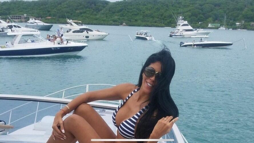 Víctor Arango, director de Distriseguridad de Cartagena, se tomó una selfie con Liliana Campos “La Madame”. Foto: Archivo particular