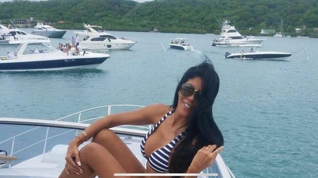 Víctor Arango, director de Distriseguridad de Cartagena, se tomó una selfie con Liliana Campos “La Madame”. Foto: Archivo particular