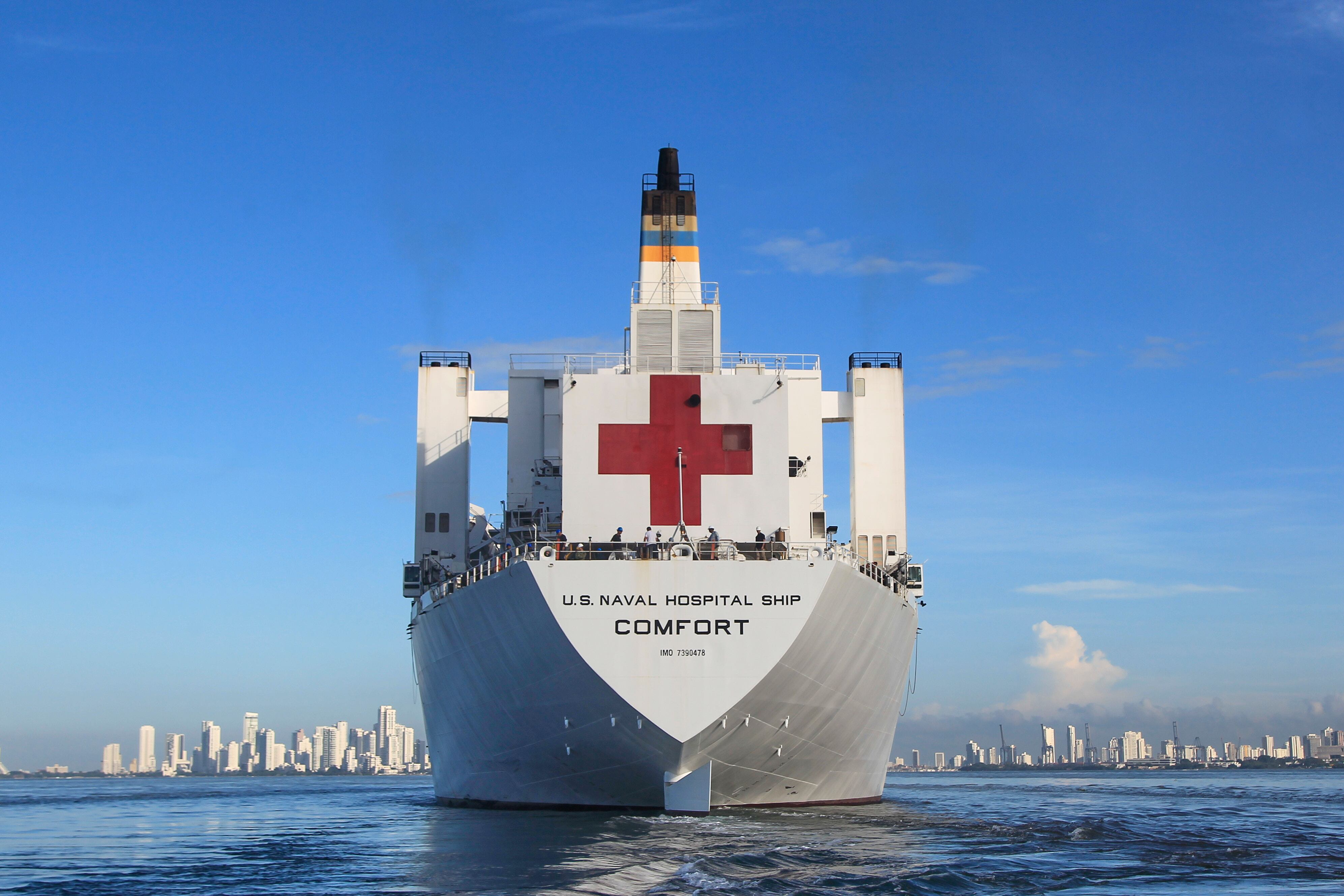 Buque hospital USNS Comfort de la Armada de Estados Unidos. Foto: EFE