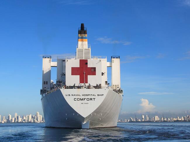 Buque hospital USNS Comfort de la Armada de Estados Unidos. Foto: EFE
