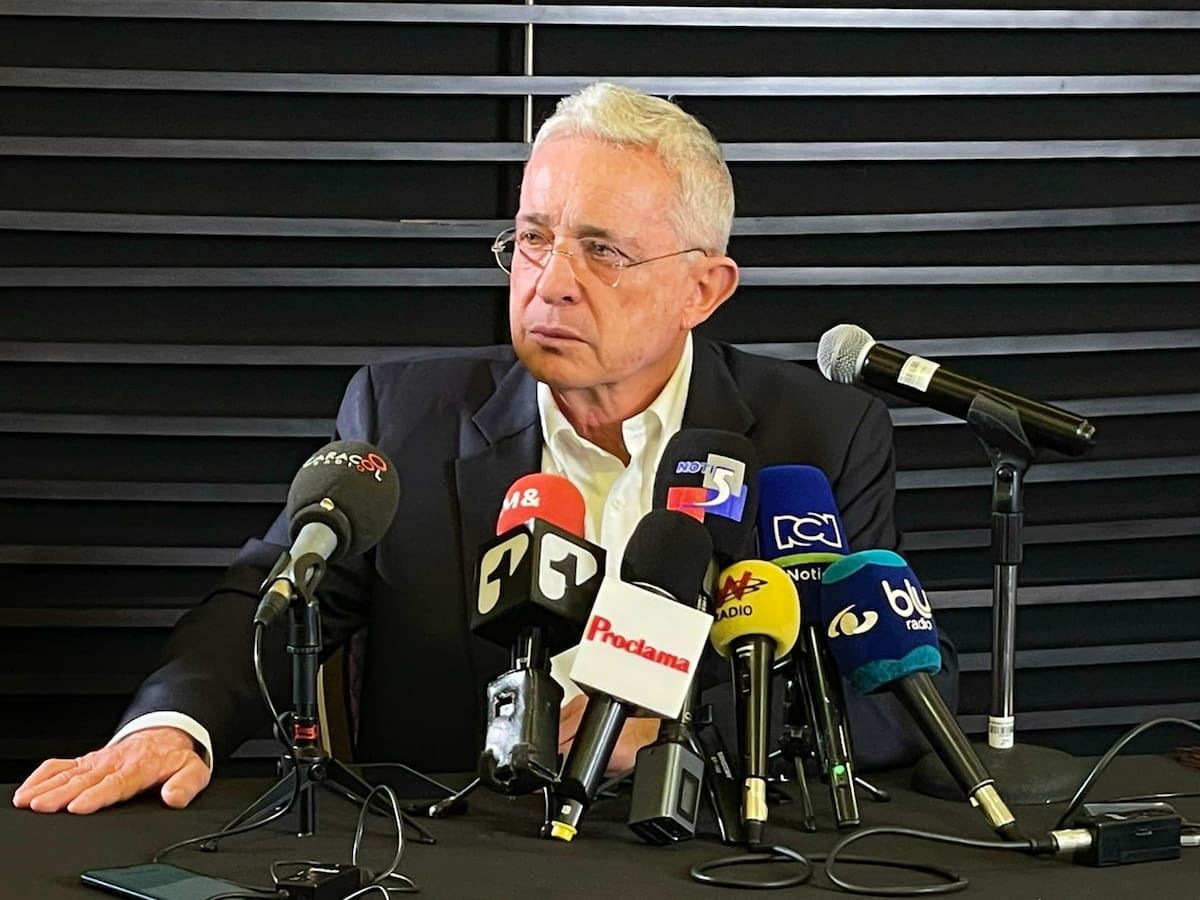 Uribe critica posición de ONU y OTAN frente a crisis de Ucrania