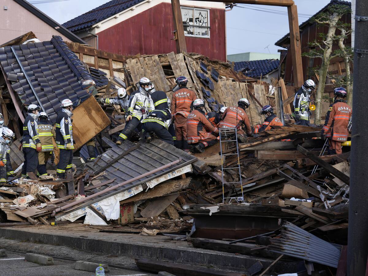 El terremoto de Japón deja 94 muertos y 242 desaparecidos