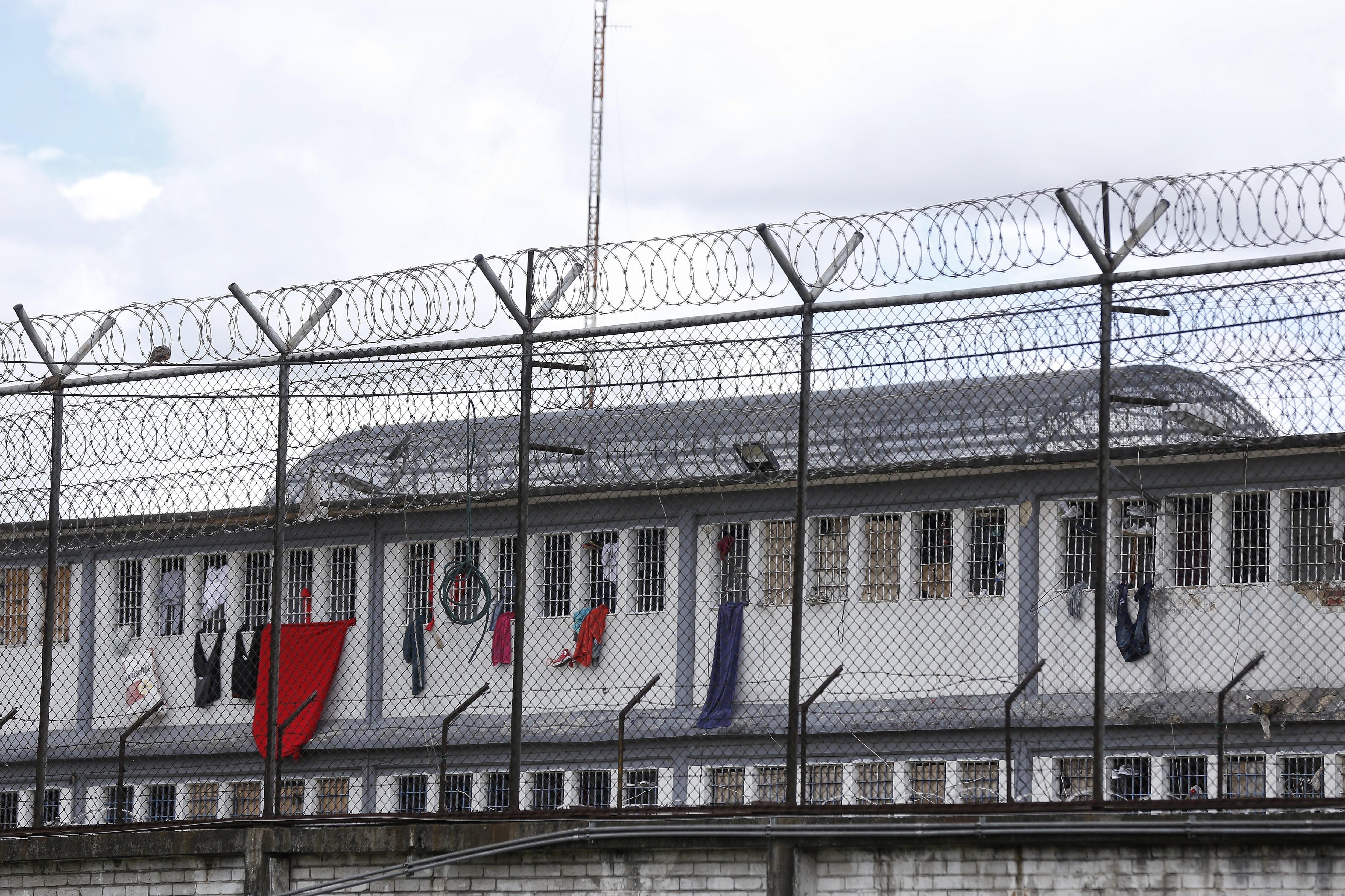 Bogotá. Octubre 8 de 2021. Desalojo de la invasión Villa Modelo contigua a la cárcel la Modelo. (Colprensa - Camila Díaz)