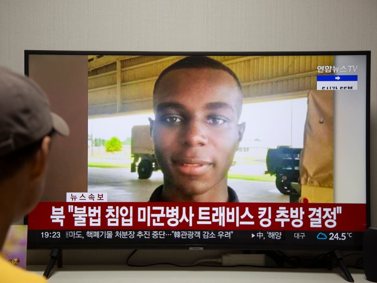El soldado Travis King viaja a EE.UU. tras ser deportado por Corea del Norte a China