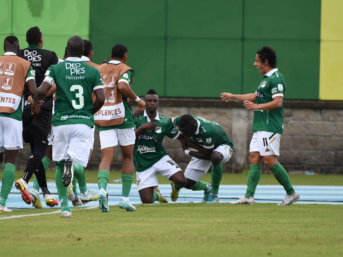Jugadores del Deportivo Cali protestan porque les adeudan salarios