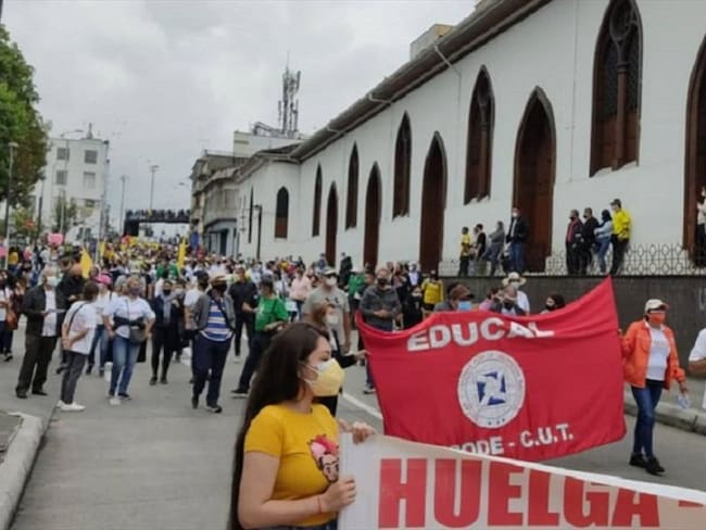 Movilizaciones de hoy miércoles en Manizales, llegarán al sector de Fundadores. Foto: Tomada de Caracol Radio Manizales.