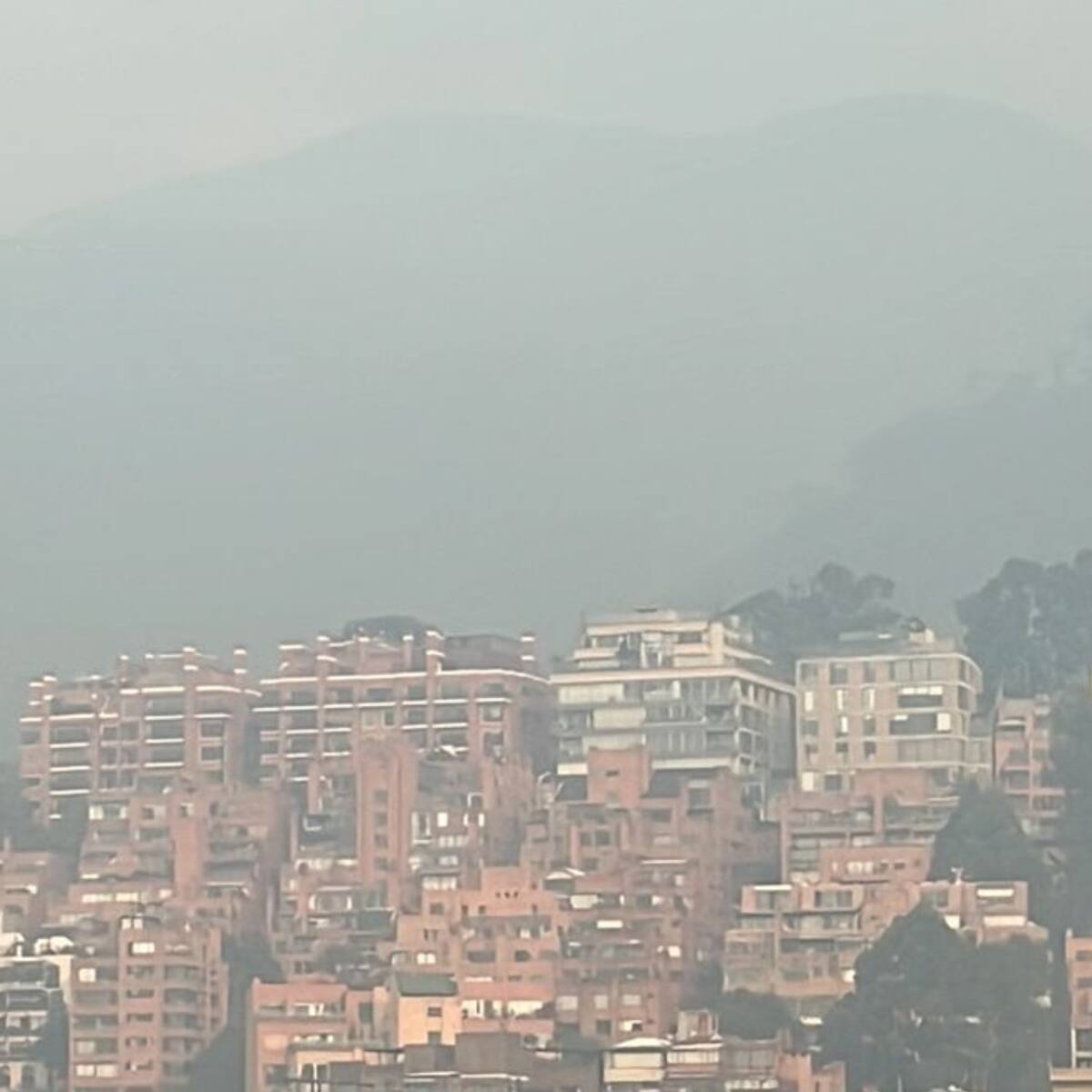 Alarma por columnas de humo en diferentes zonas de Bogotá