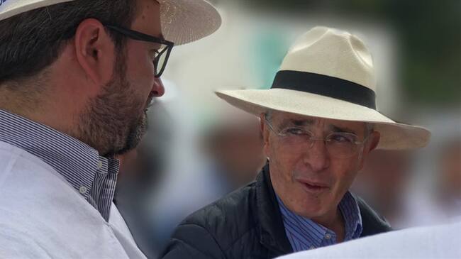 Los senadores boyacenses Ciro Ramírez y Héctor Ángel Ortiz sostienen una reunión con la bancada del CD. . Foto: Twitter Ciro Ramírez