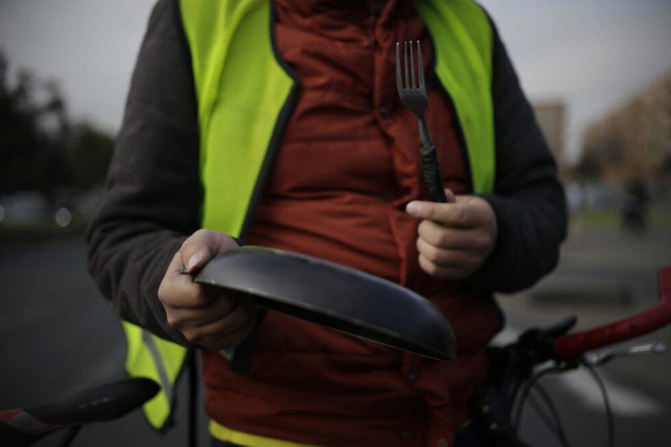 El cacerolazo acompaña la manifestación 