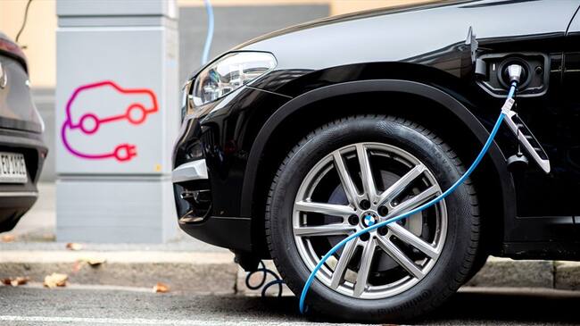 Proponen eliminar arancel a la importación de vehículos con tecnologías limpias. Foto: Hauke-Christian Dittrich/picture alliance via Getty Images