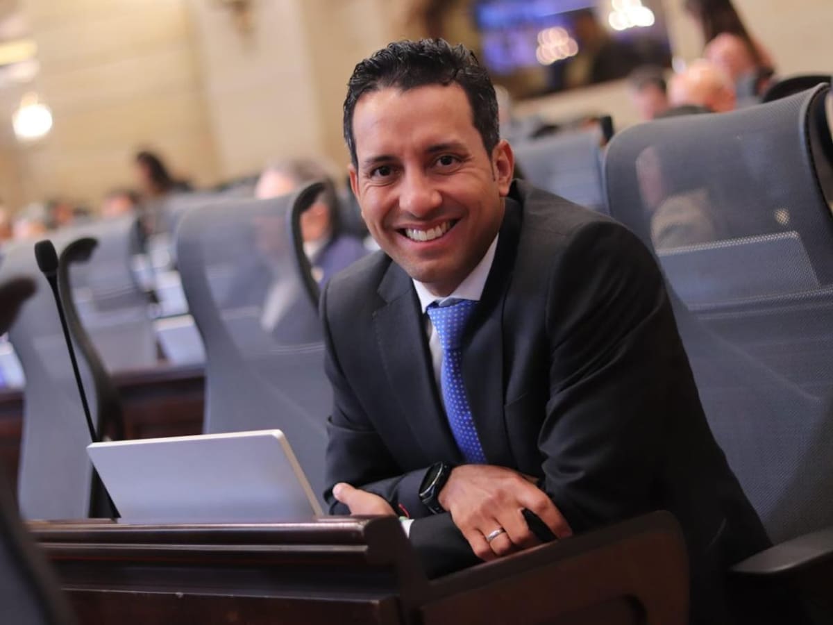 Julián López es nuevo presidente de la Cámara con impulso del gobierno Petro