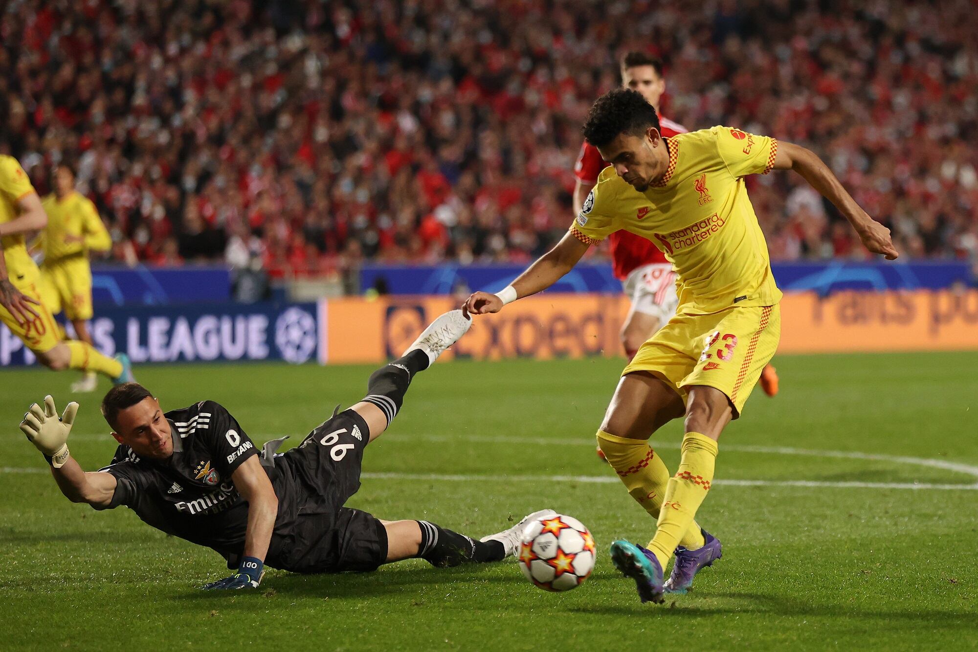 Luis Díaz anotó gol con el Liverpool ante el Benfica por cuartos de final de Champions League (Photo by Julian Finney/Getty Images)