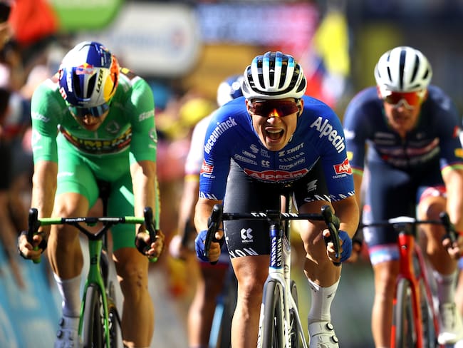 Jasper Philipsen, del equipo Alpecin-Fenix, se coronó campeón en la etapa número 15 del Tour de Francia. (Photo by Michael Steele/Getty Images)