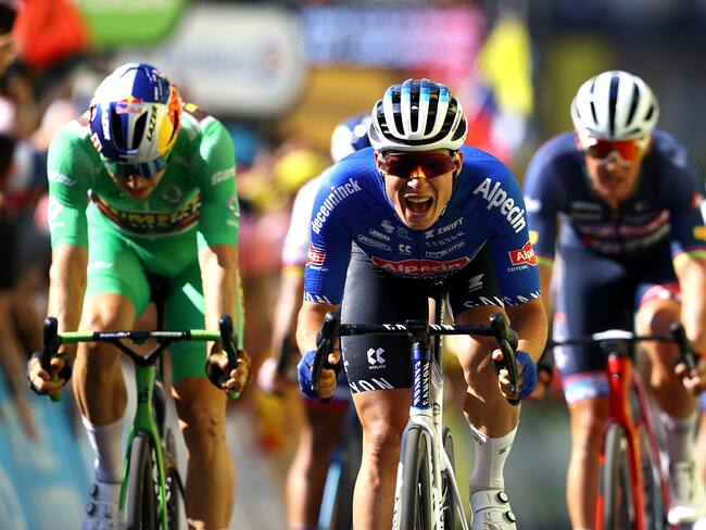 Jasper Philipsen, del equipo Alpecin-Fenix, se coronó campeón en la etapa número 15 del Tour de Francia. (Photo by Michael Steele/Getty Images)